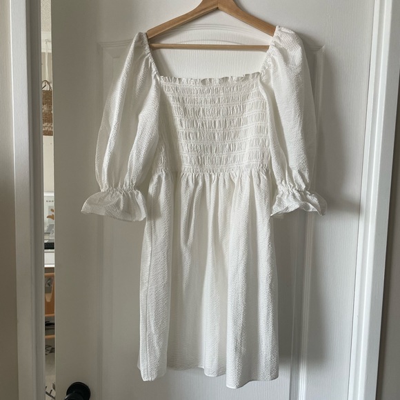 White puff sleeve dress! - Picture 2 of 4